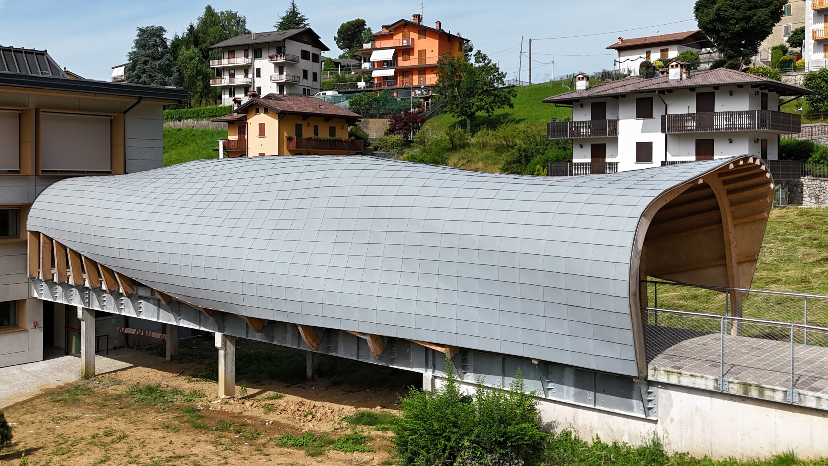 Tetti con architetture complesse: come realizzarli con le tegole canadesi